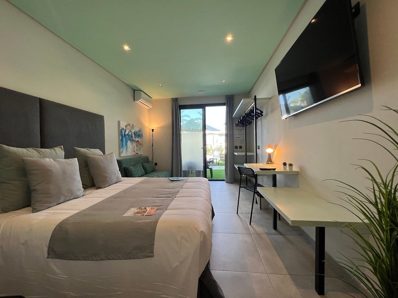 ON The Residence 18