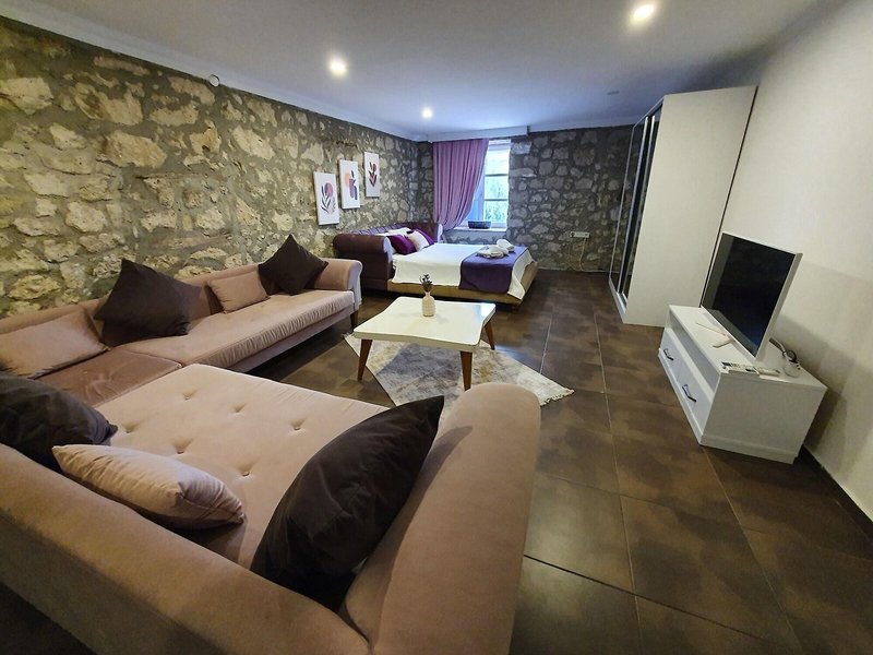Leyla Suite 9