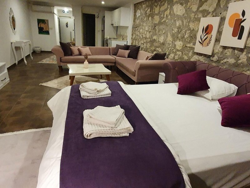 Leyla Suite 13
