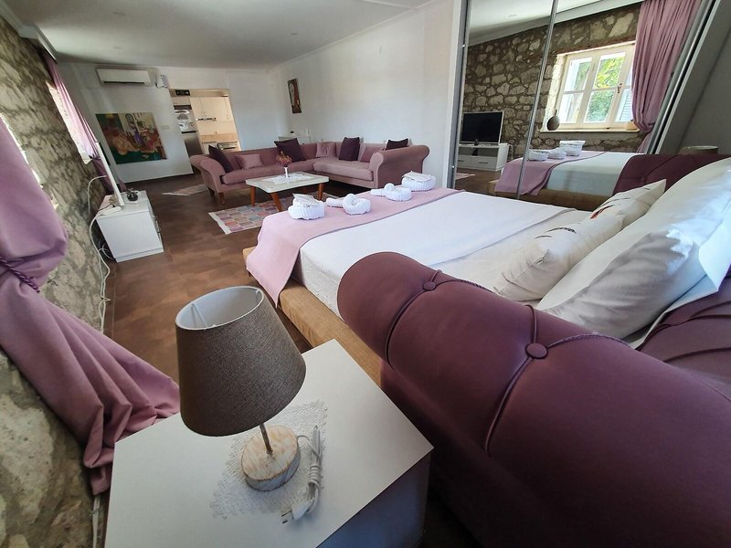 Leyla Suite 17