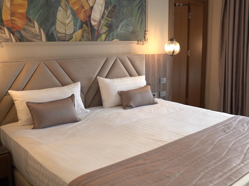 Sunrise Premium Hotel 23