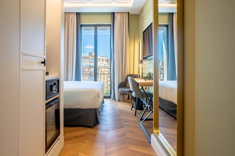 L&H Gran Via Valencia 2 - Room Example