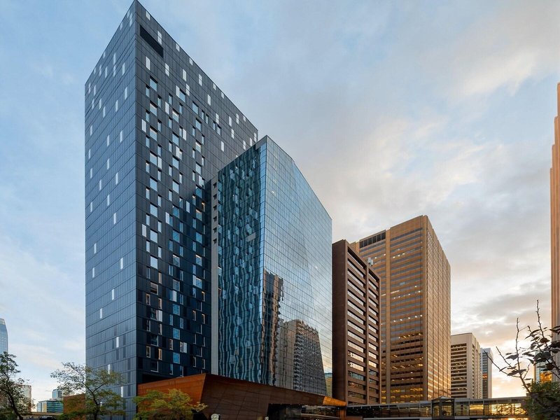 Courtyard By Marriott Calgary Downtown 2