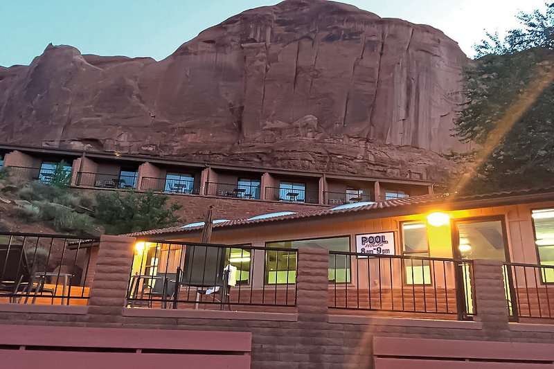 Goulding's Lodge 12 - Exterior
