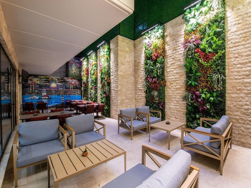 Aprilis Deluxe Hotel 12