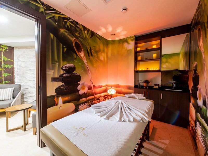 Aprilis Deluxe Hotel 32