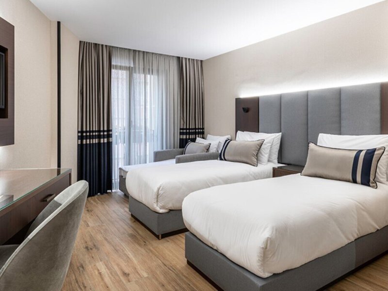 Aprilis Deluxe Hotel 33