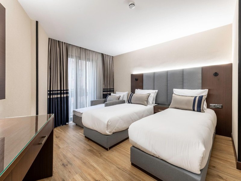Aprilis Deluxe Hotel 36