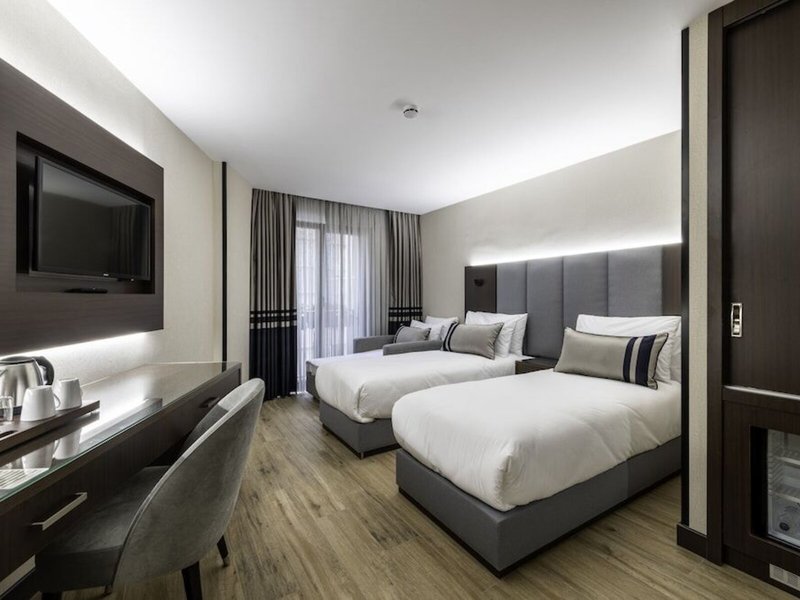 Aprilis Deluxe Hotel 38