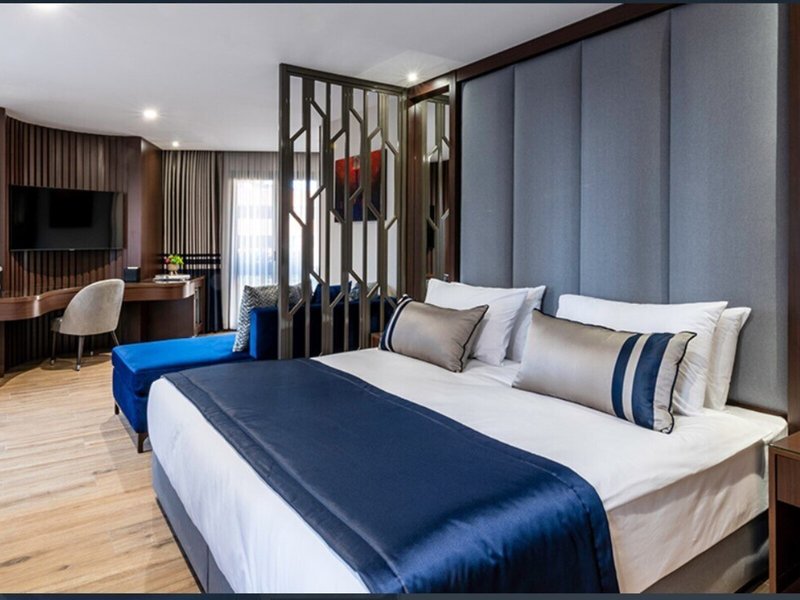 Aprilis Deluxe Hotel 40