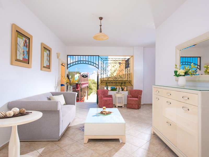 Irida Hotel Apartments by Estia 6