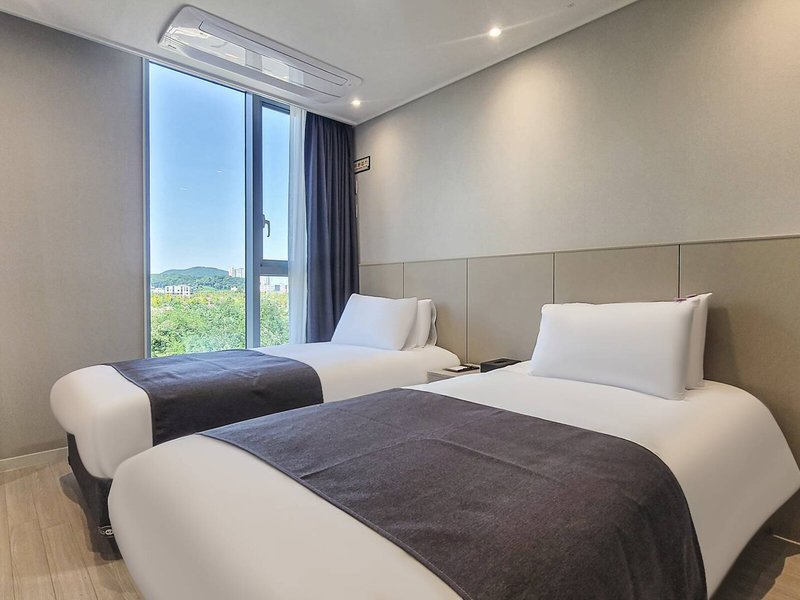 Hotel Ocean Park 9 11 - Room Example