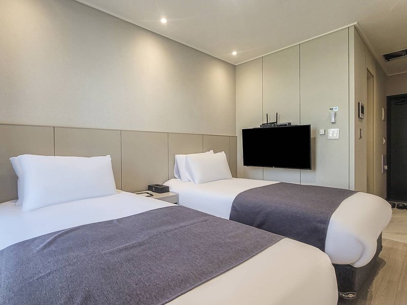 Hotel Ocean Park 9 15 - Room Example