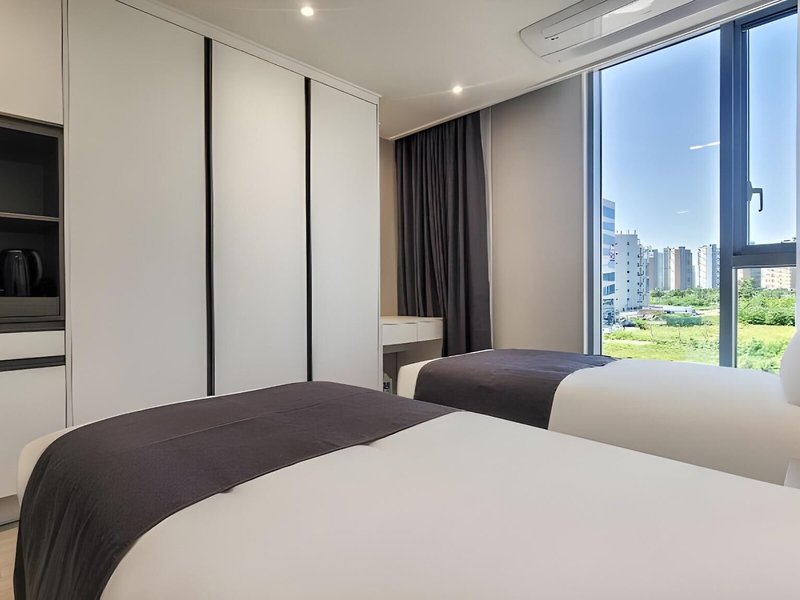 Hotel Ocean Park 9 17 - Room Example