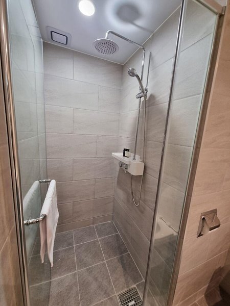 Hotel Ocean Park 9 24 - Bathroom Example