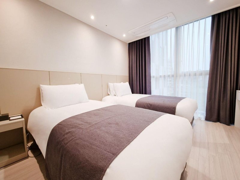Hotel Ocean Park 9 25 - Room Example