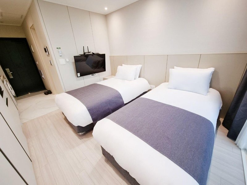 Hotel Ocean Park 9 27 - Room Example