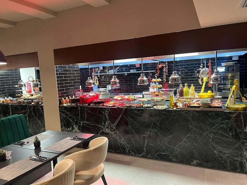 Anise Hotel 5