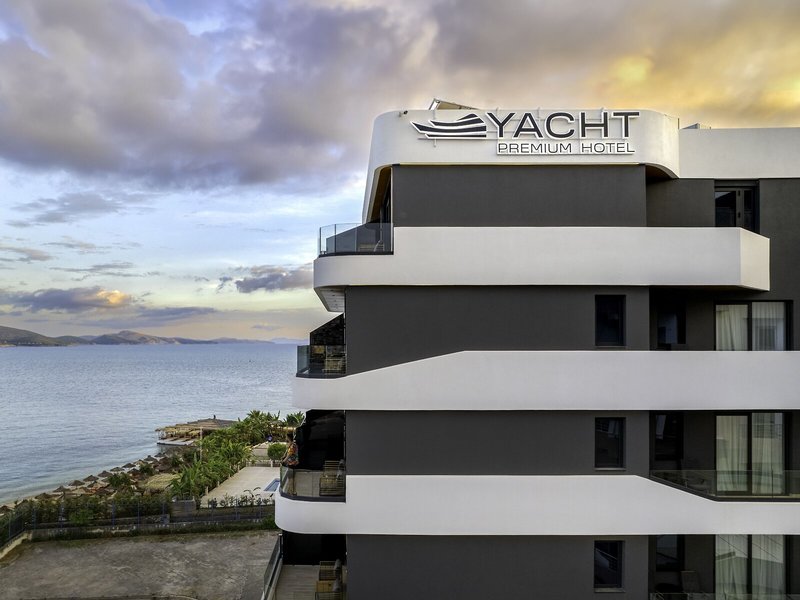 Yacht Premium Hotel