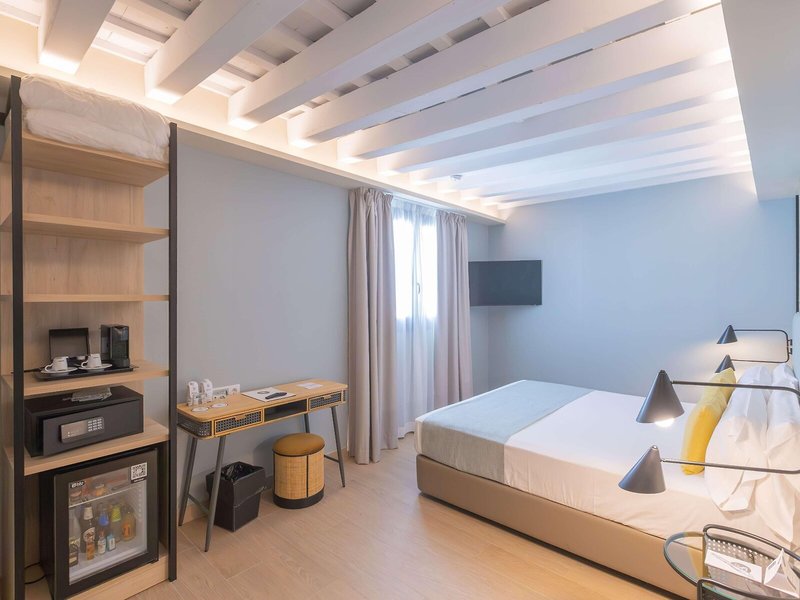 Soho Boutique Columela 24