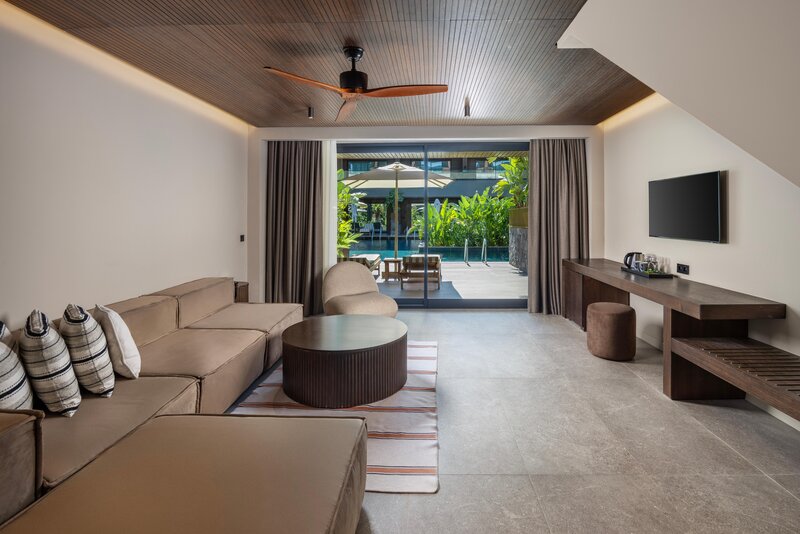 Jacaranda Luxury 42