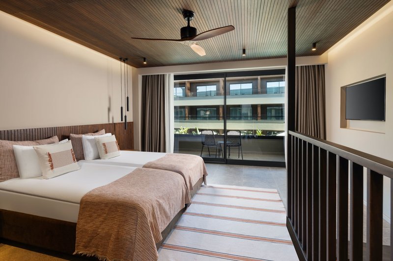 Jacaranda Luxury 35