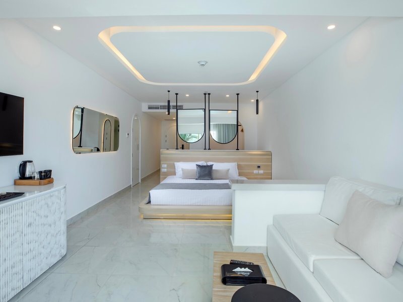 White Hills 44