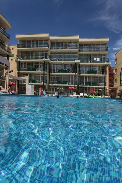 Sunny Day Club 10