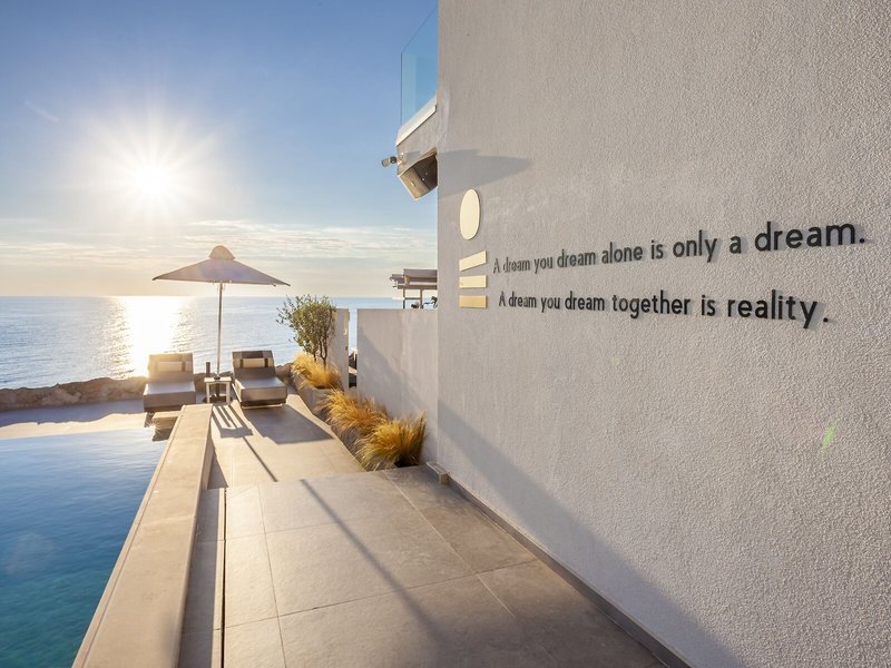 Akrotiri Olympus Luxury Suites 2