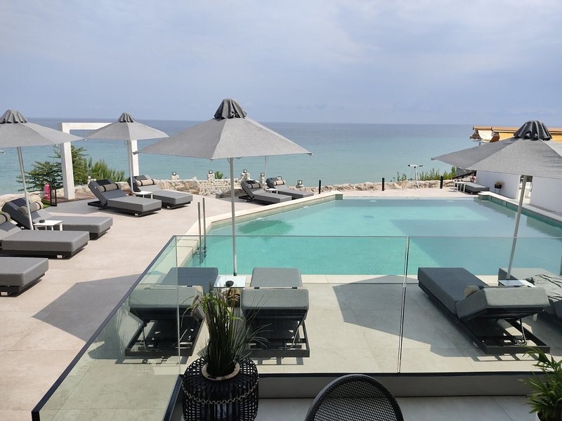 Akrotiri Olympus Luxury Suites 19