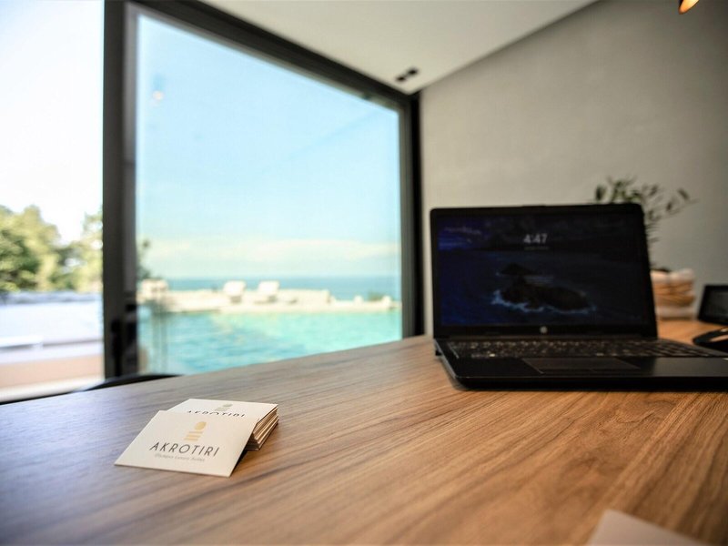 Akrotiri Olympus Luxury Suites 31