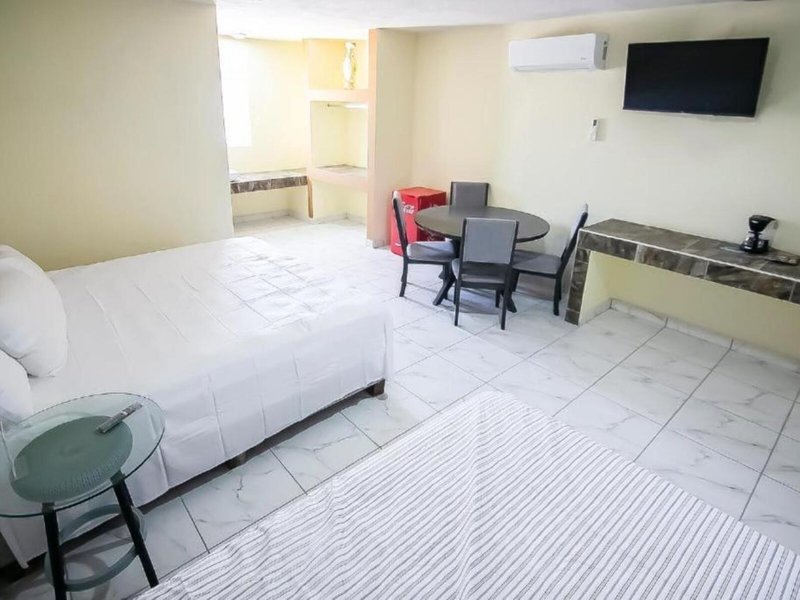 OYO Hotel Plaza Las Torres, Cabo San Lucas 13