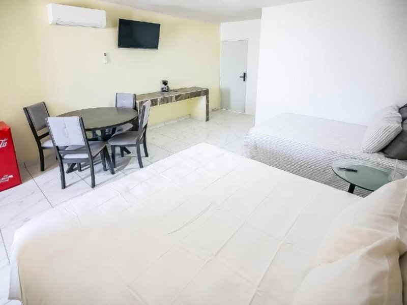 OYO Hotel Plaza Las Torres, Cabo San Lucas 15