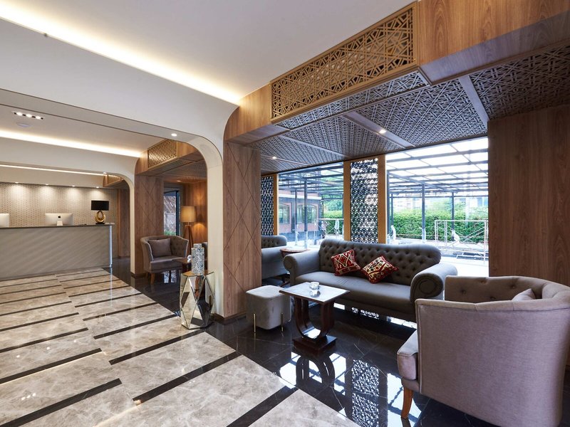 Almas Hotel Bangkok 8