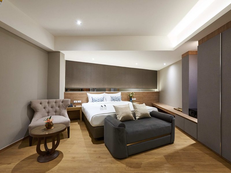 Almas Hotel Bangkok 12