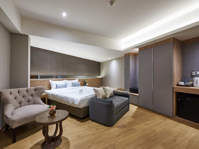 Almas Hotel Bangkok 18