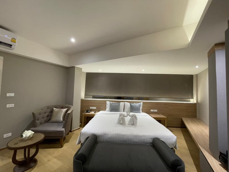 Almas Hotel Bangkok 24