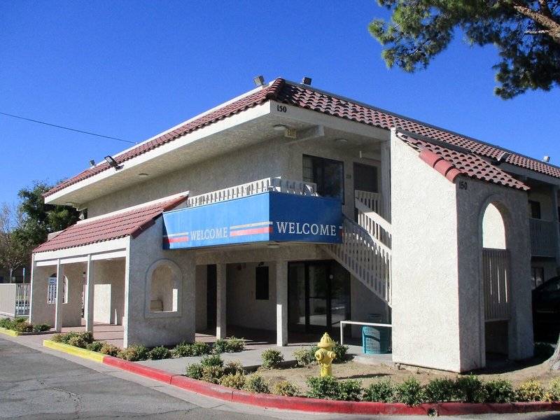 Studio 6 Barstow 1