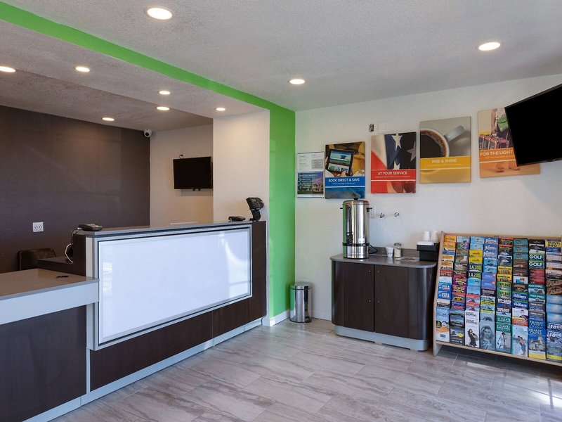Studio 6 Barstow 3