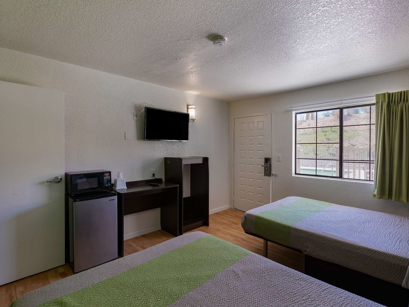 Studio 6 Barstow 7
