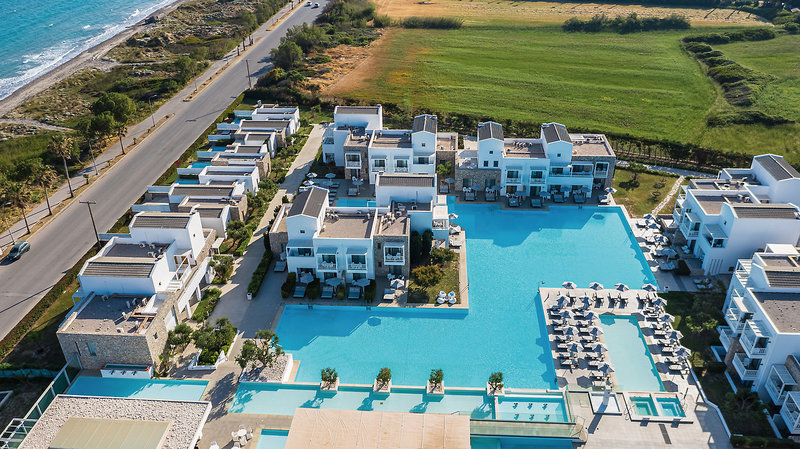 Diamond Deluxe Hotel 3