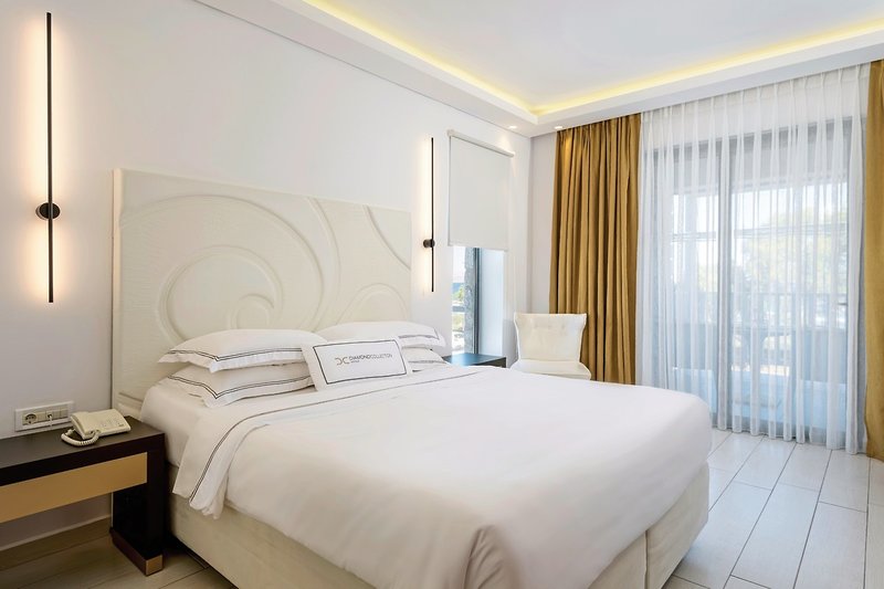 Diamond Deluxe Hotel 8