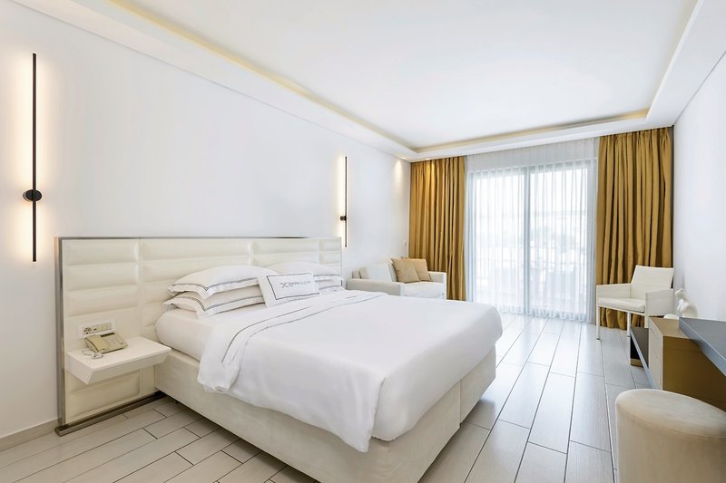 Diamond Deluxe Hotel 10