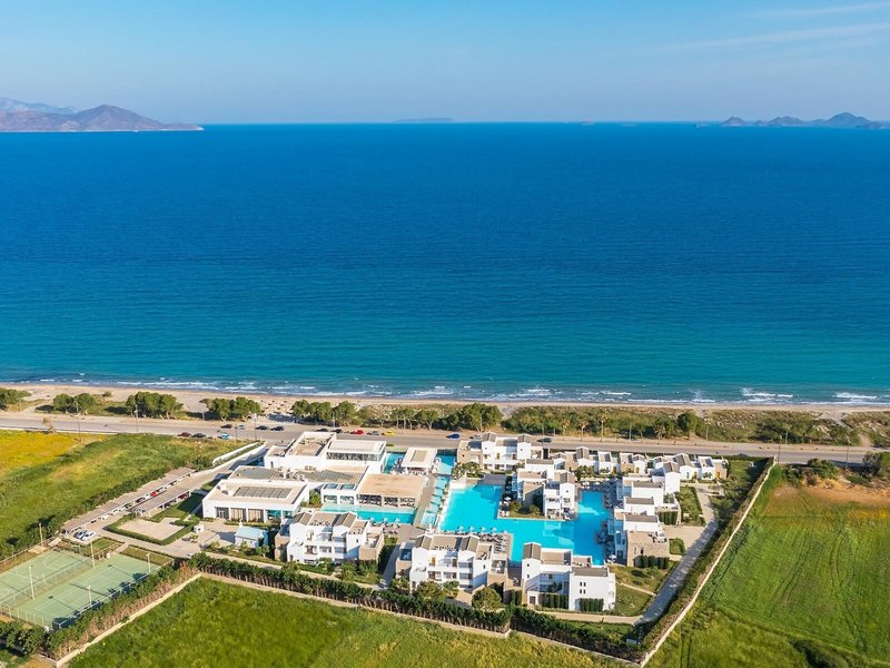 Diamond Deluxe Hotel 2