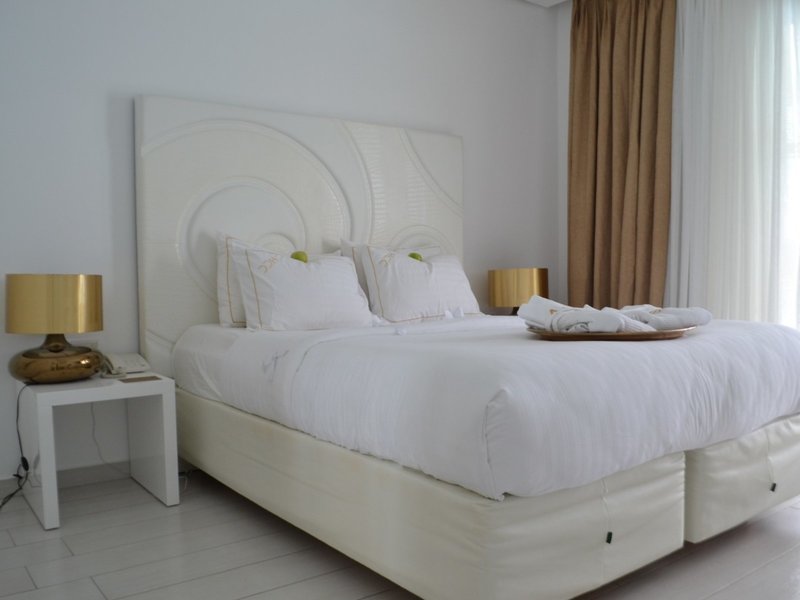 Diamond Deluxe Hotel 6