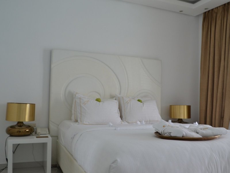 Diamond Deluxe Hotel 8