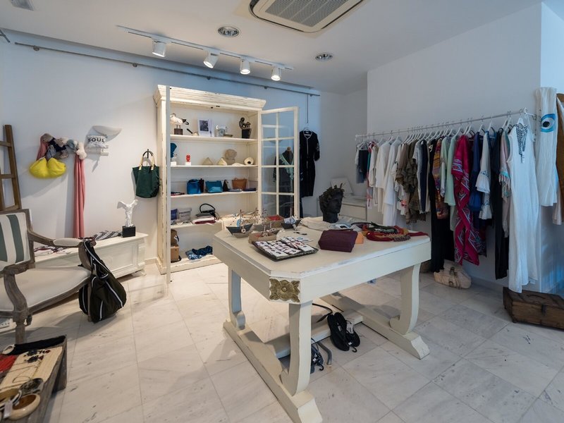 Diamond Deluxe Hotel 16