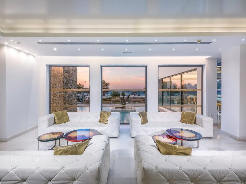 Diamond Deluxe Hotel 17