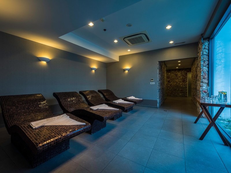 Diamond Deluxe Hotel 42