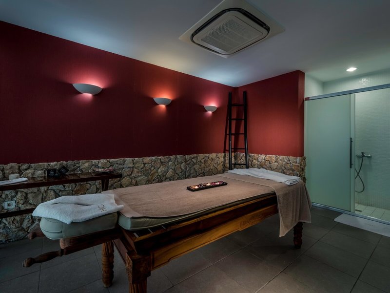 Diamond Deluxe Hotel 43